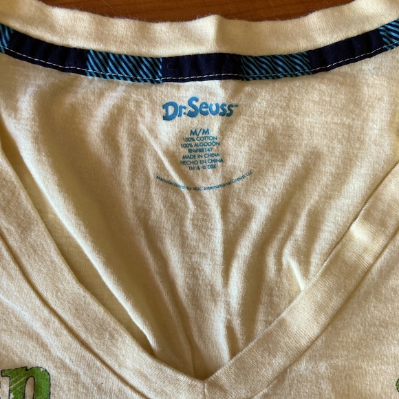 Dr. Seuss, green eggs and ham V-neck yellow tee - Picture 3 of 3